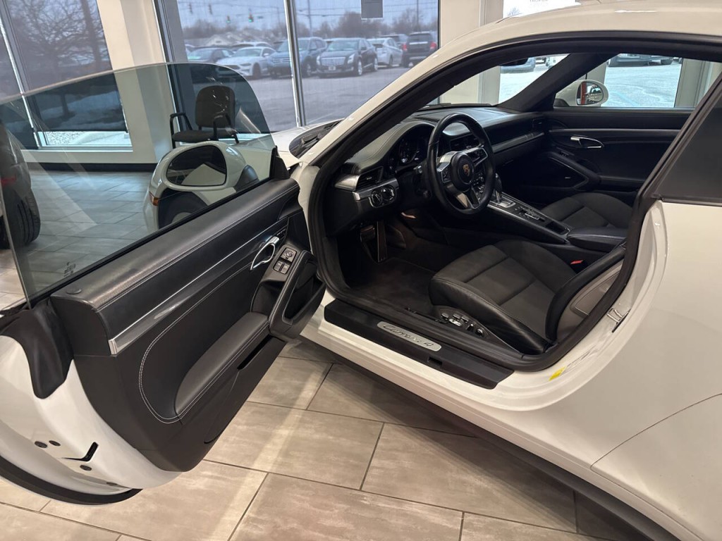 2019 Porsche 911 Image 13