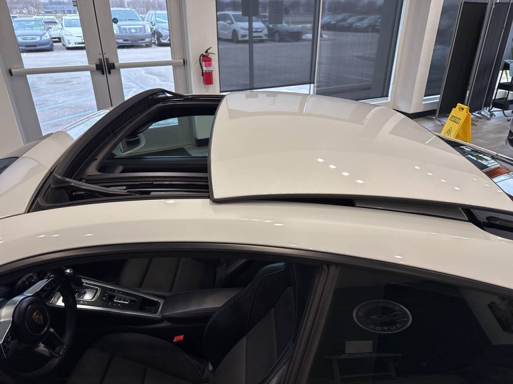 2019 Porsche 911 Image 24