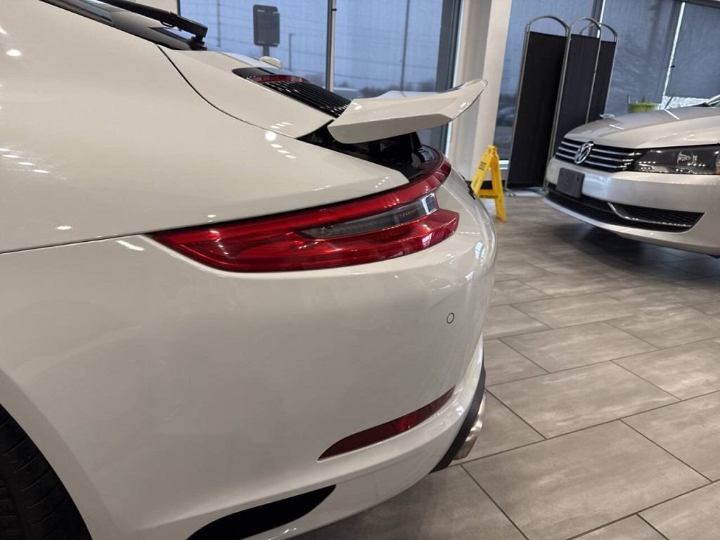 2019 Porsche 911 Image 30