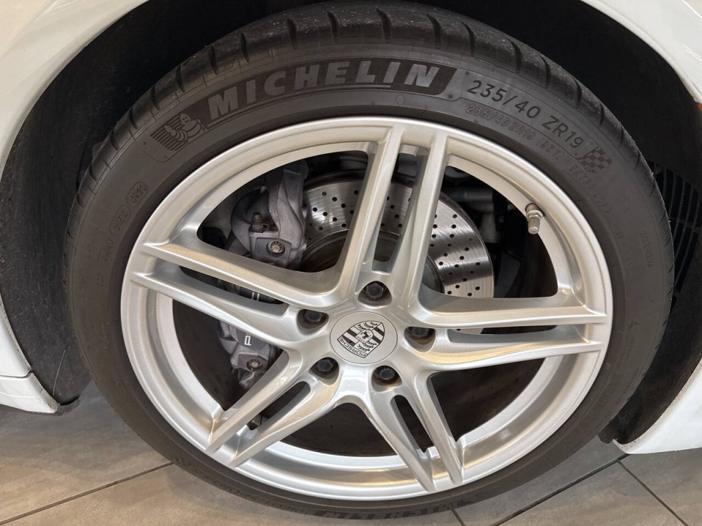 2019 Porsche 911 Image 33