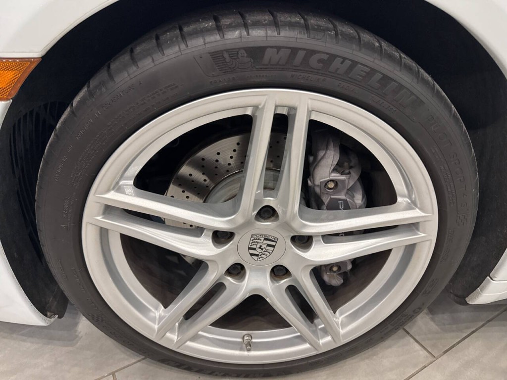 2019 Porsche 911 Image 34