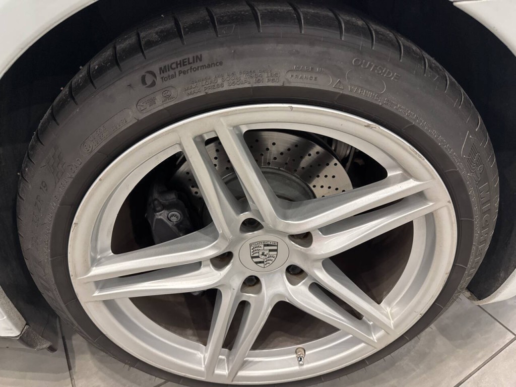 2019 Porsche 911 Image 35