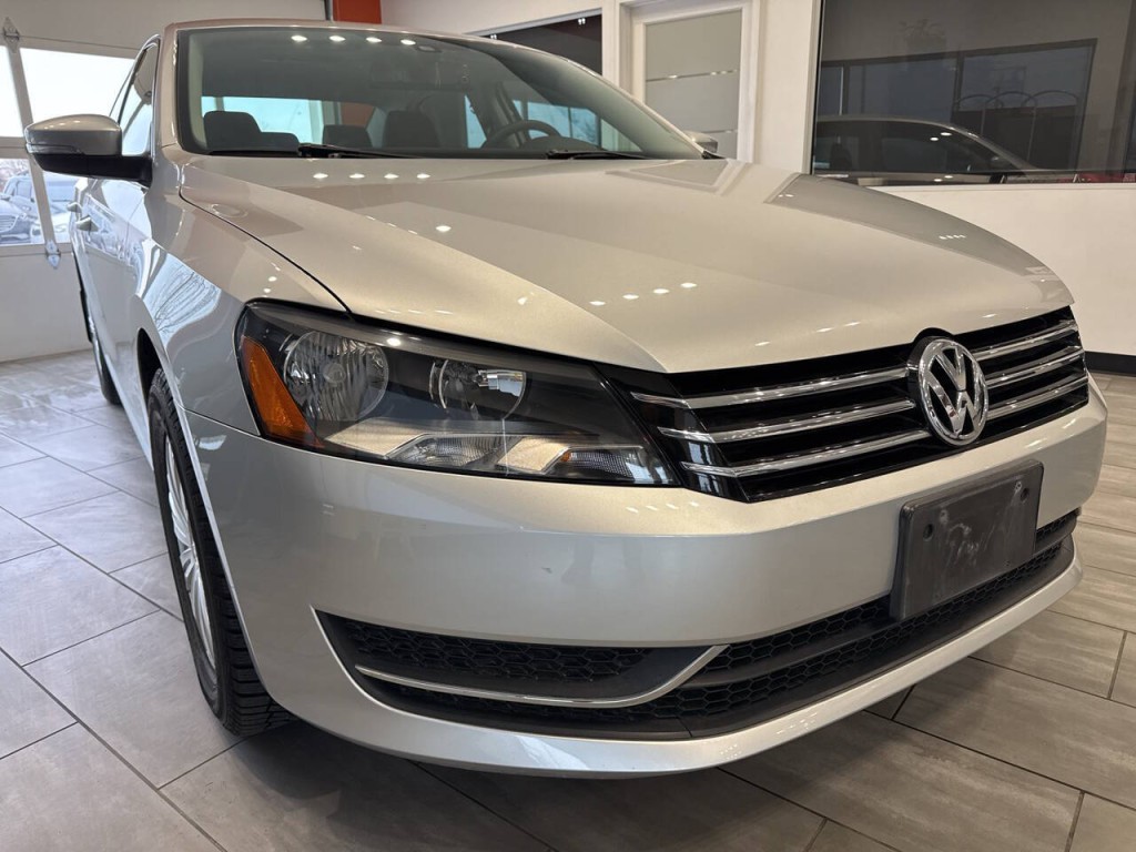 2015 Volkswagen Passat Image 1