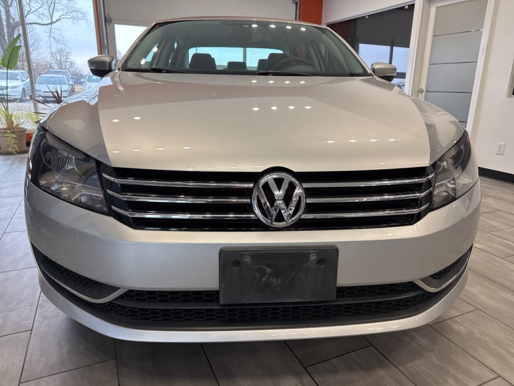 2015 Volkswagen Passat Image 2