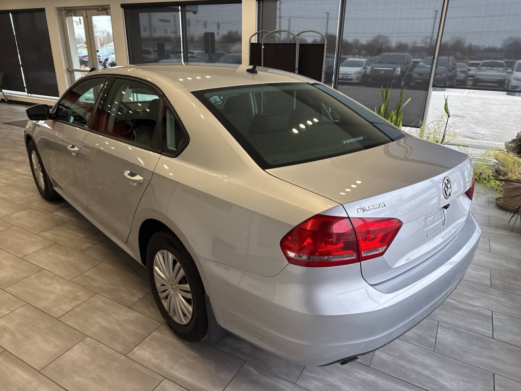 2015 Volkswagen Passat Image 5