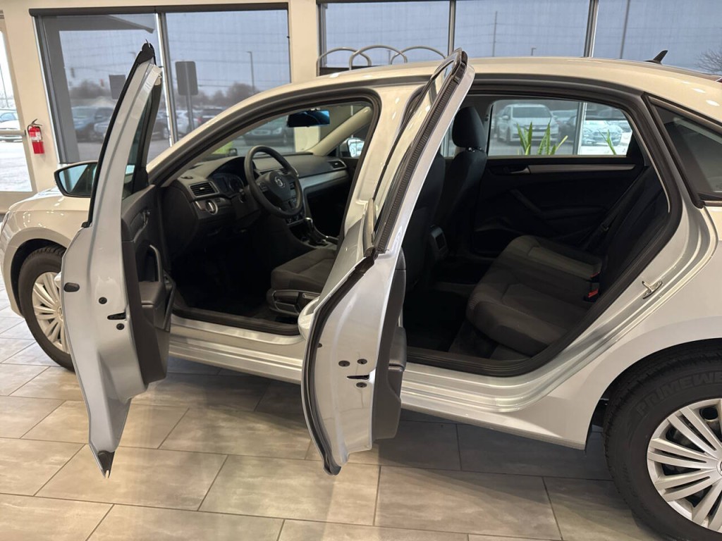 2015 Volkswagen Passat Image 11