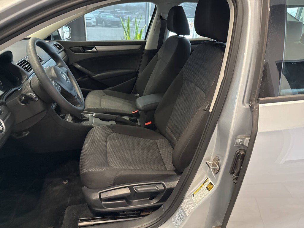 2015 Volkswagen Passat Image 14