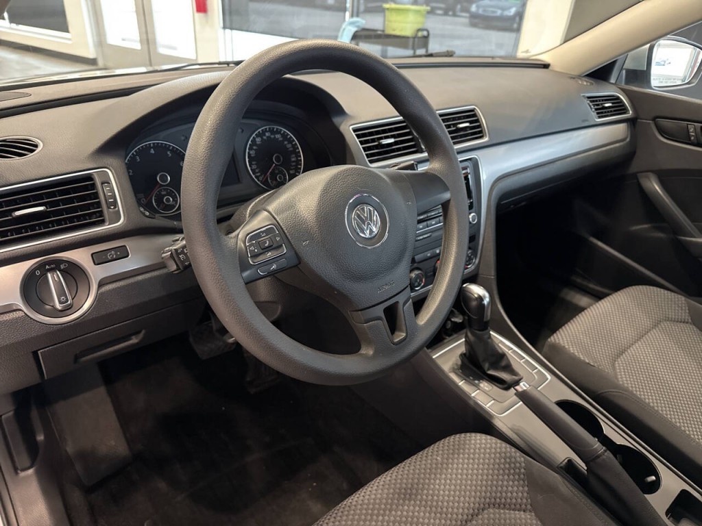 2015 Volkswagen Passat Image 15