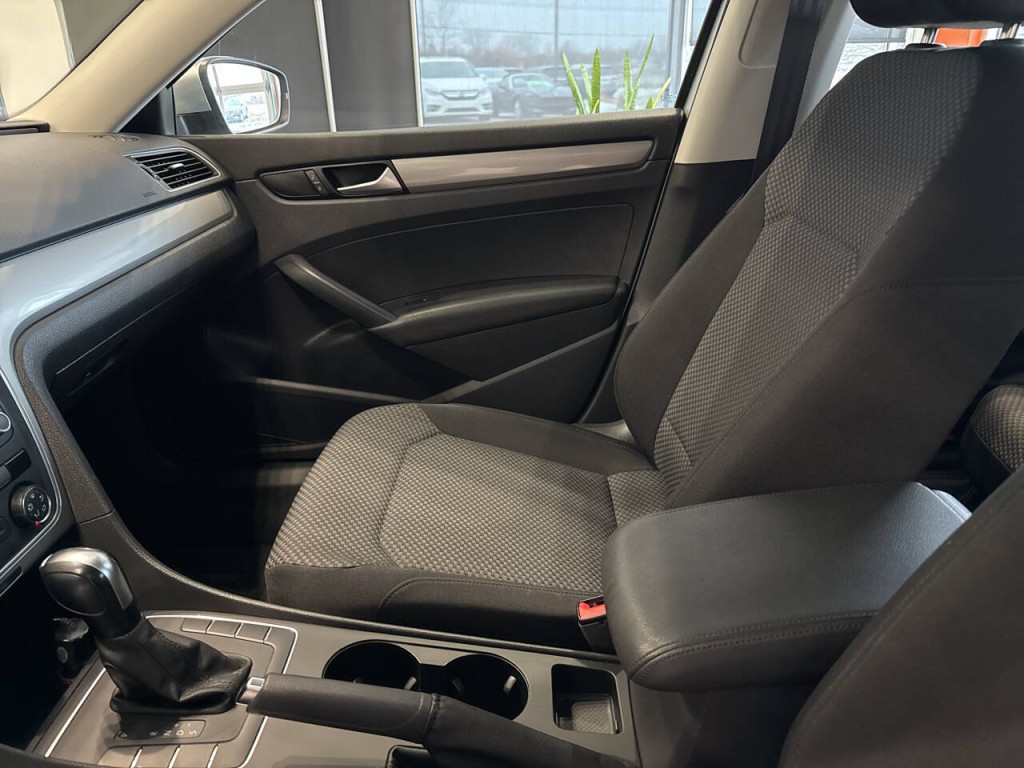 2015 Volkswagen Passat Image 19
