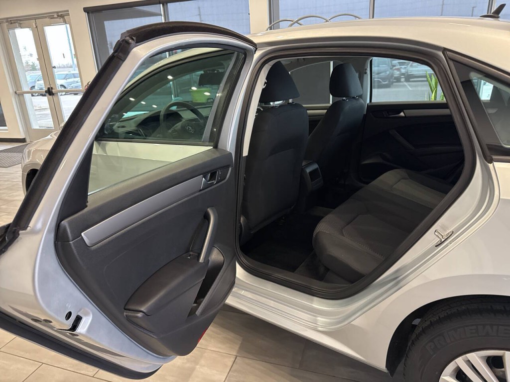2015 Volkswagen Passat Image 22