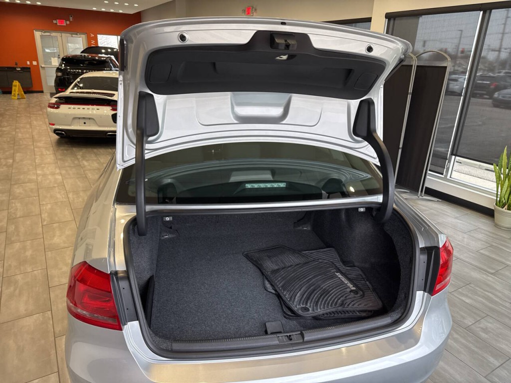 2015 Volkswagen Passat Image 27