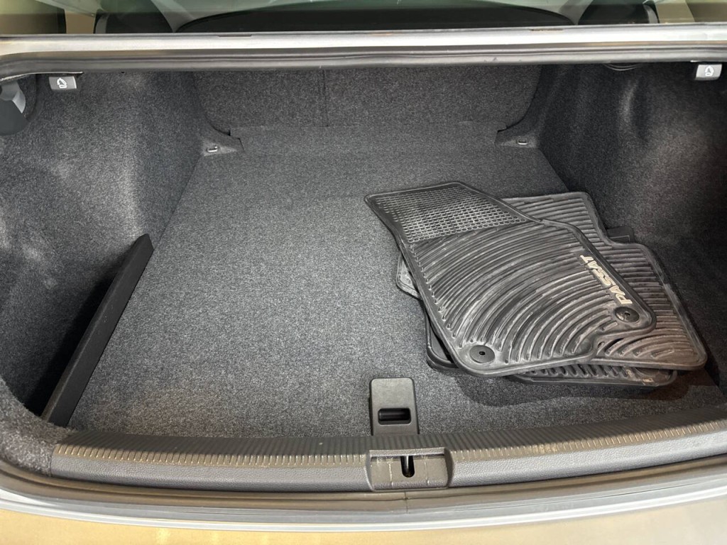 2015 Volkswagen Passat Image 28