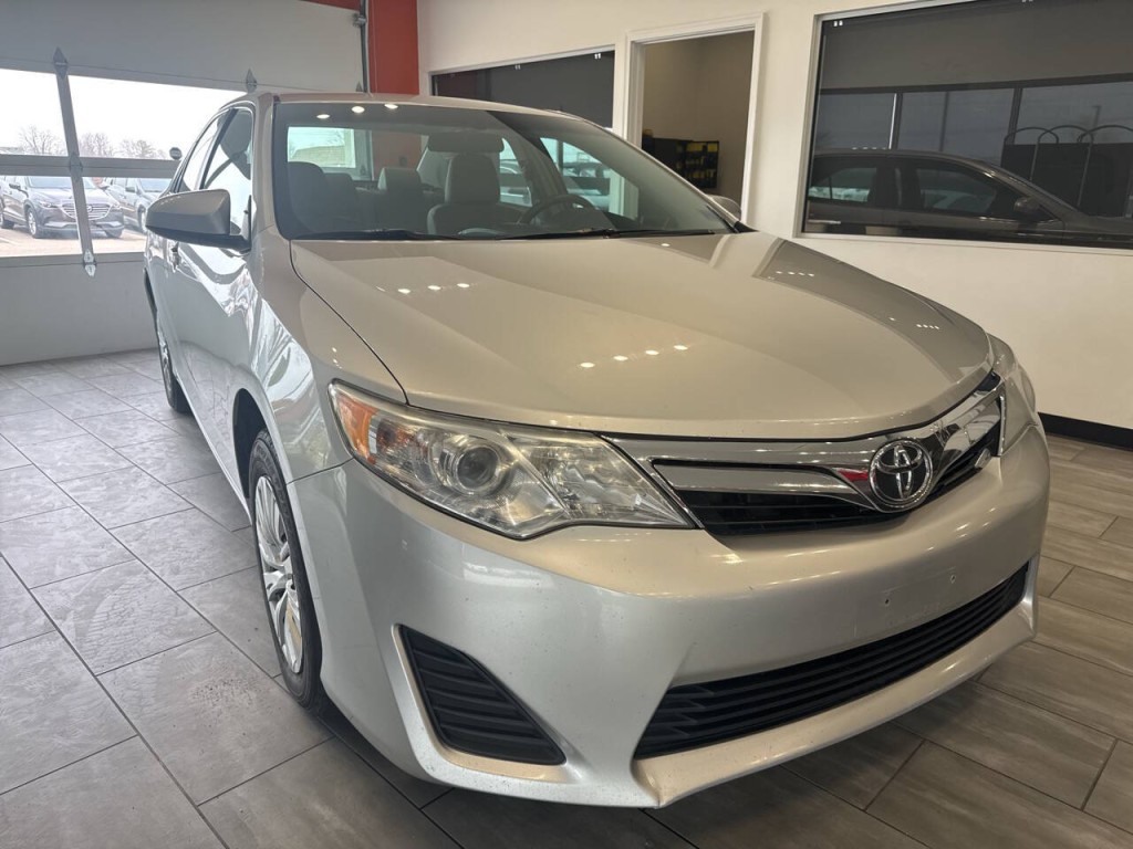 2012 Toyota Camry Image 1
