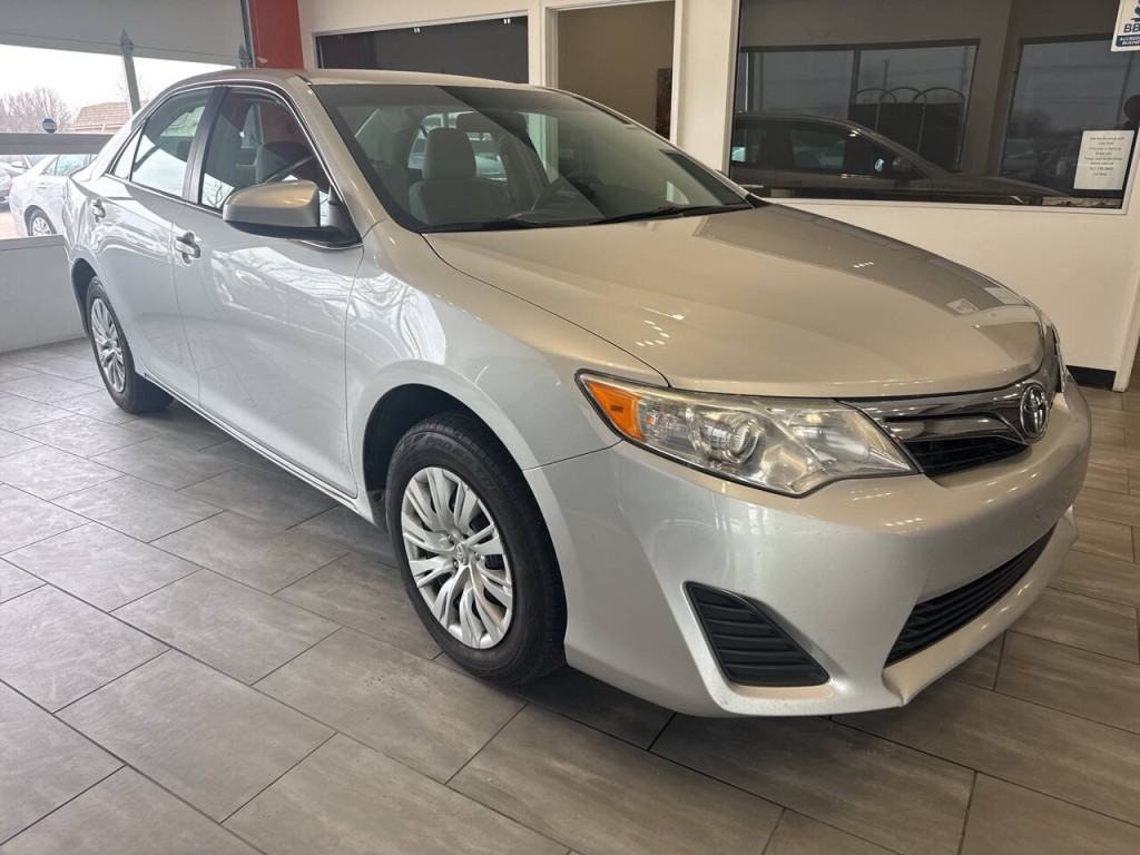 2012 Toyota Camry Image 3