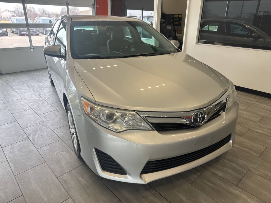 2012 Toyota Camry Image 4