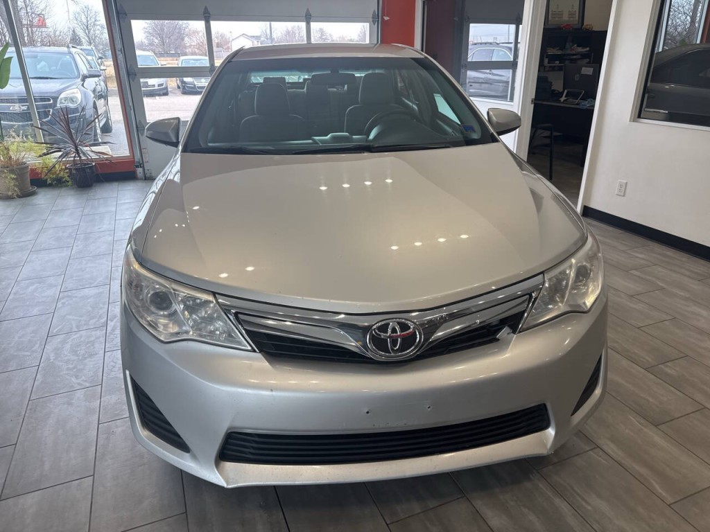 2012 Toyota Camry Image 5