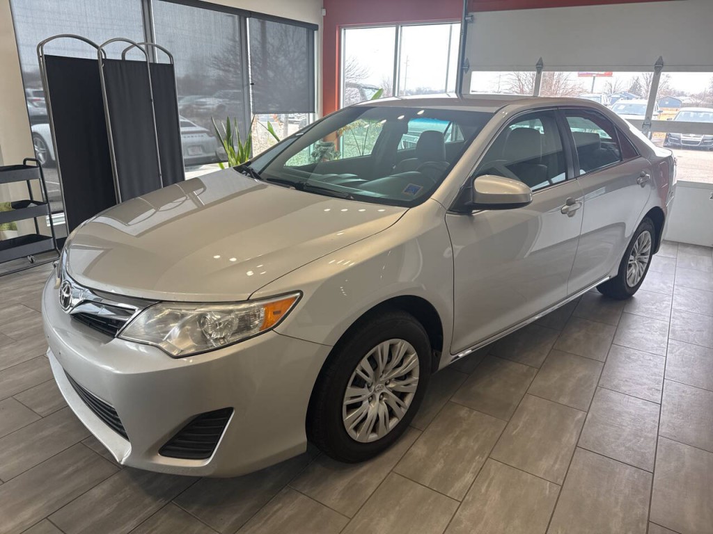 2012 Toyota Camry Image 6