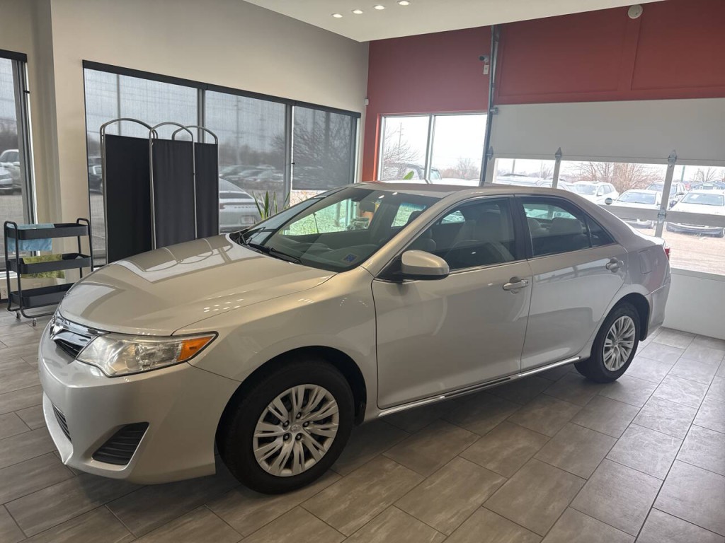 2012 Toyota Camry Image 7