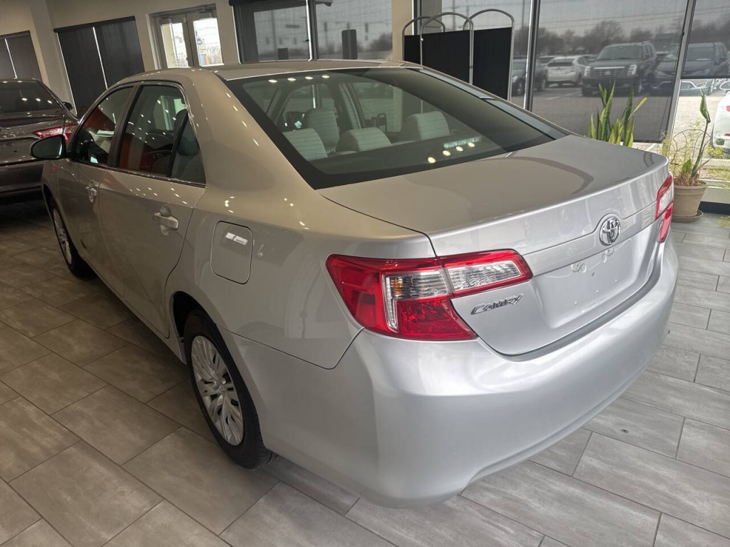2012 Toyota Camry Image 8