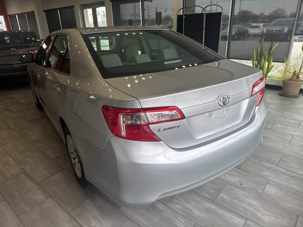 2012 Toyota Camry Image 9