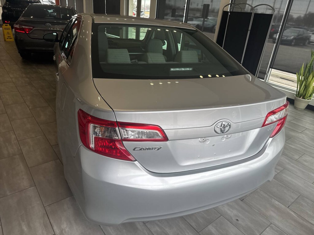 2012 Toyota Camry Image 10