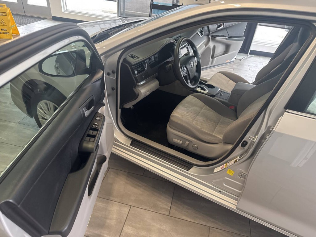 2012 Toyota Camry Image 14