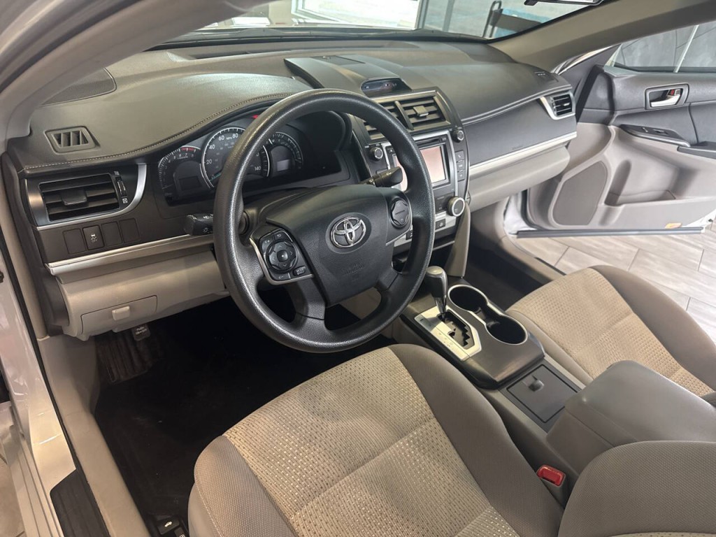 2012 Toyota Camry Image 16