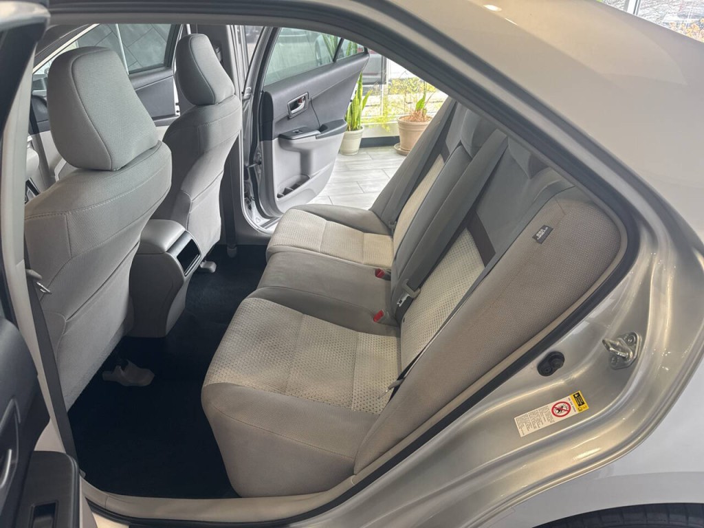 2012 Toyota Camry Image 18