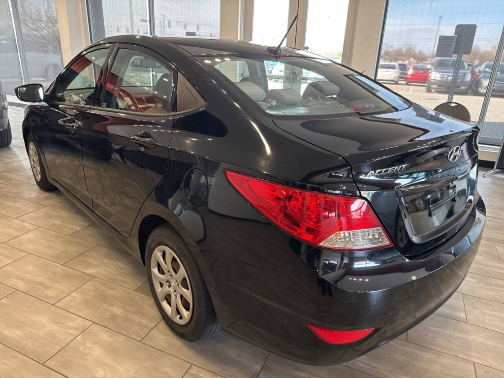 2014 Hyundai Accent Image 8