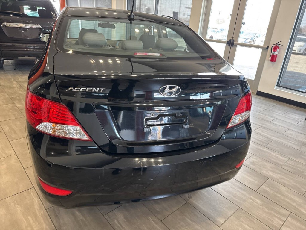 2014 Hyundai Accent Image 10