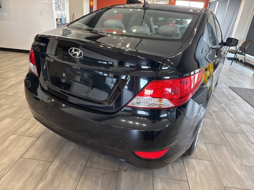 2014 Hyundai Accent Image 11