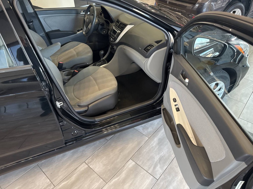 2014 Hyundai Accent Image 13