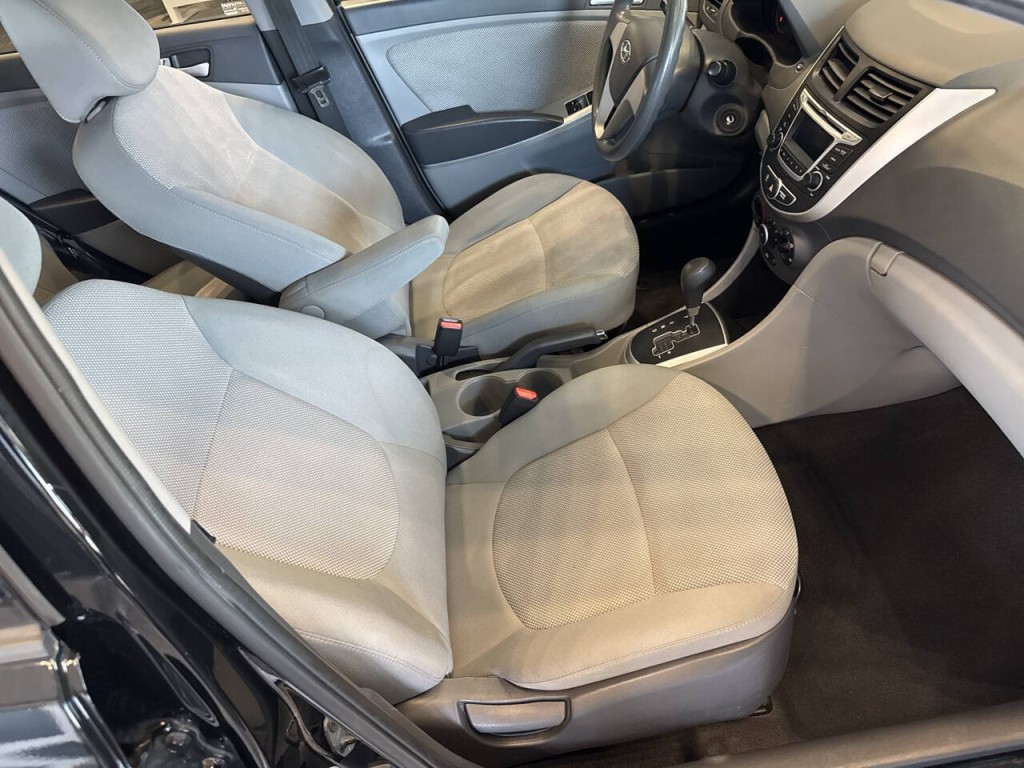 2014 Hyundai Accent Image 14