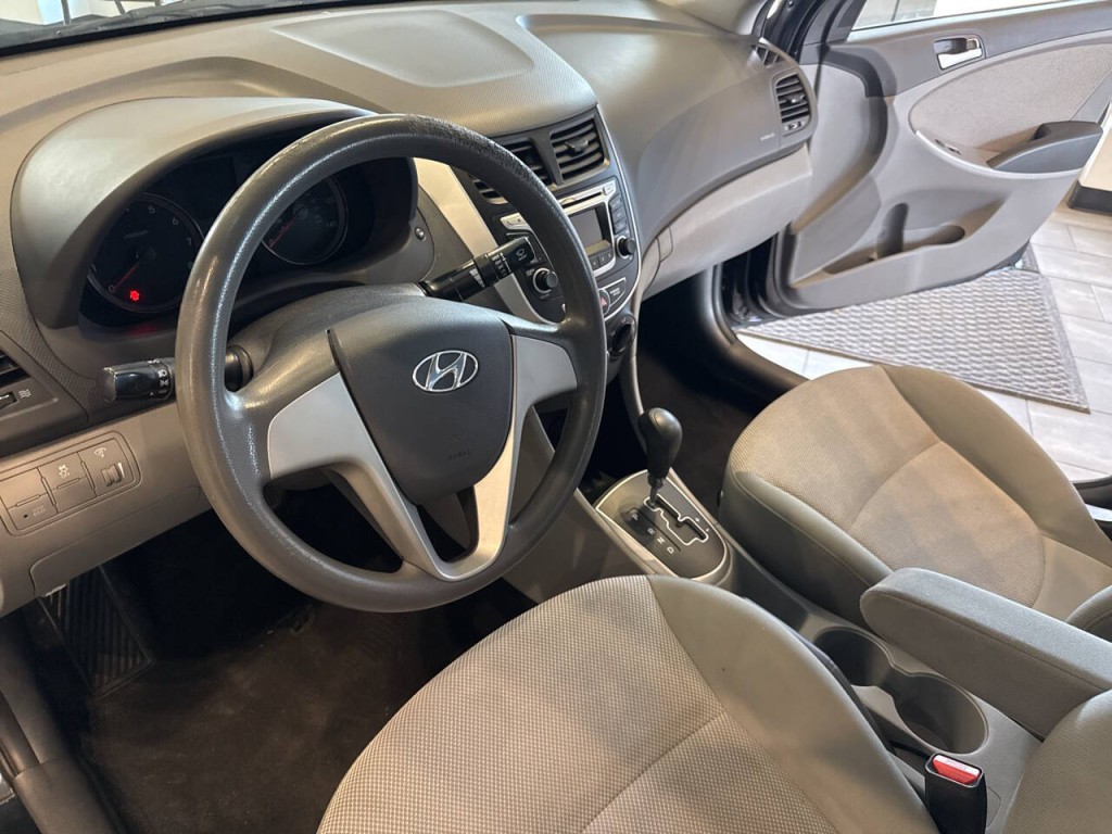 2014 Hyundai Accent Image 17
