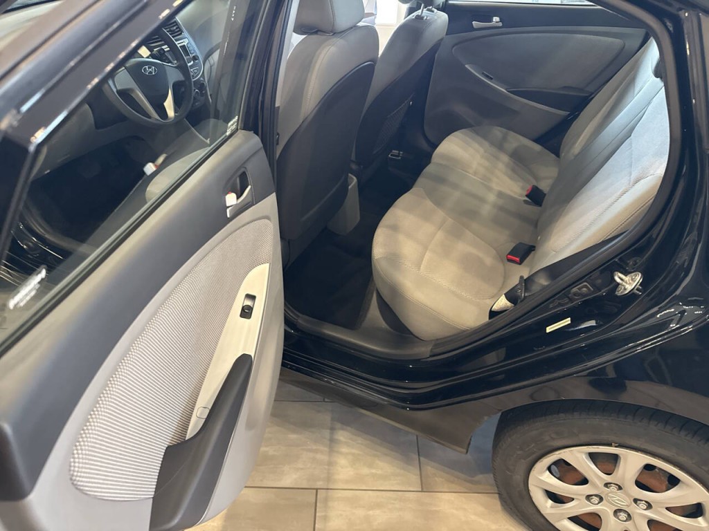 2014 Hyundai Accent Image 18