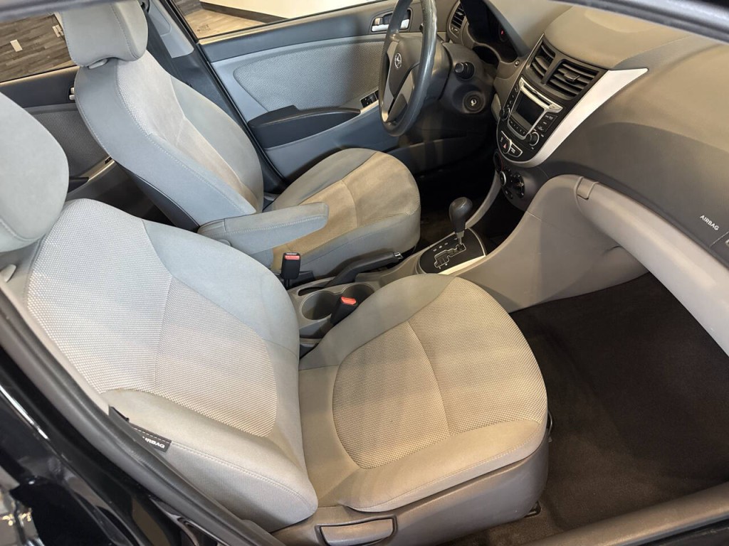 2014 Hyundai Accent Image 20