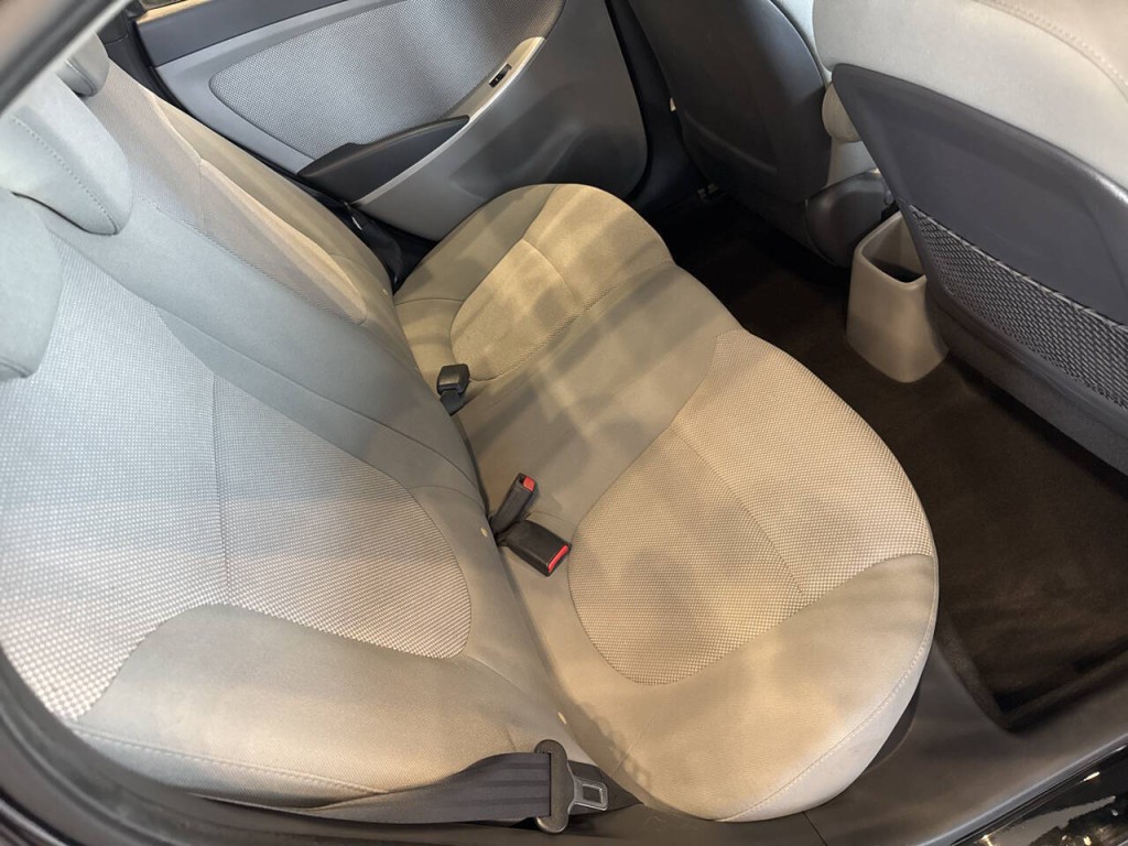 2014 Hyundai Accent Image 21