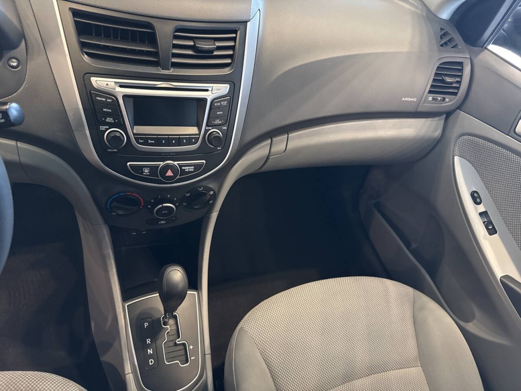 2014 Hyundai Accent Image 24