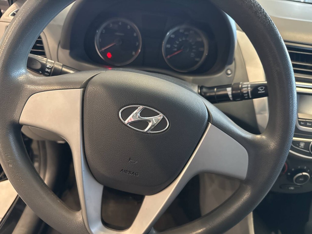 2014 Hyundai Accent Image 25