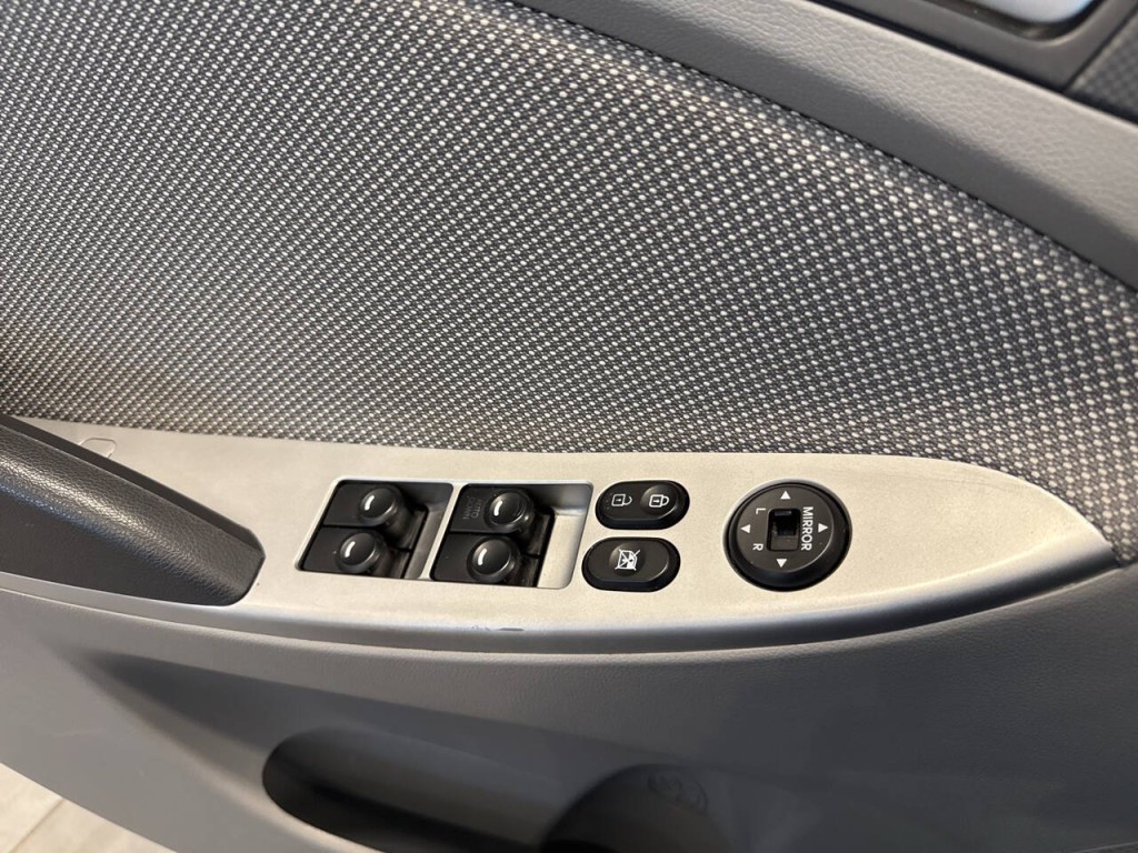 2014 Hyundai Accent Image 26