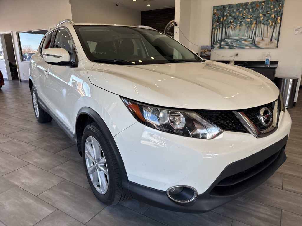 2017 Nissan Rogue Image 2