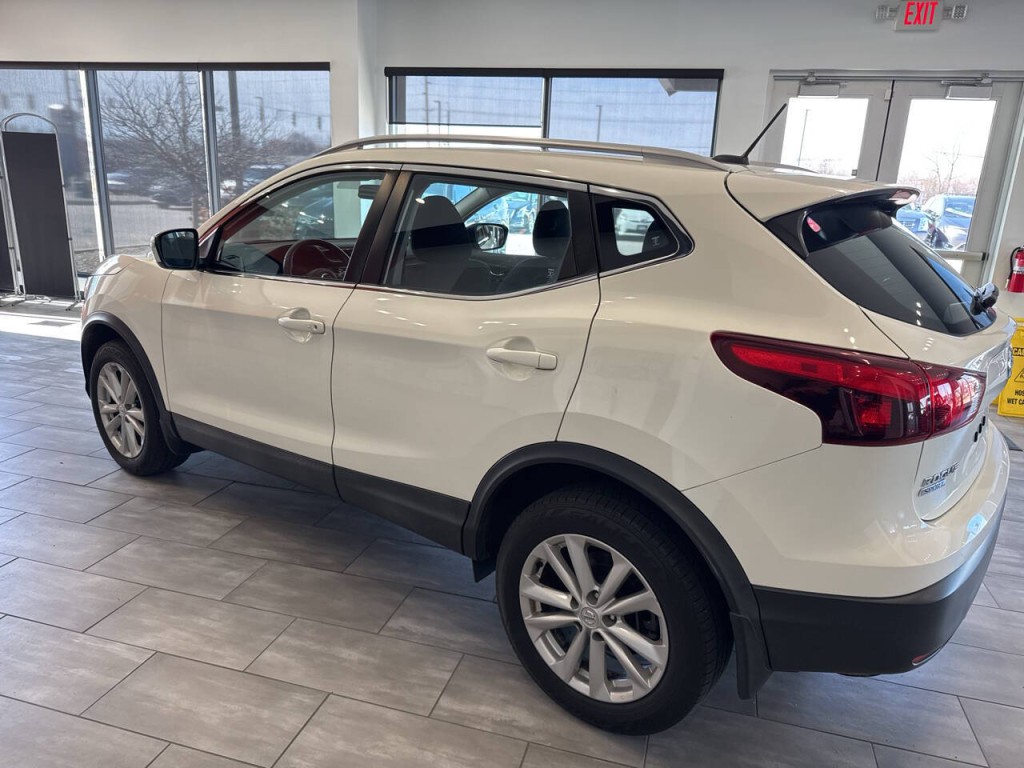 2017 Nissan Rogue Image 11