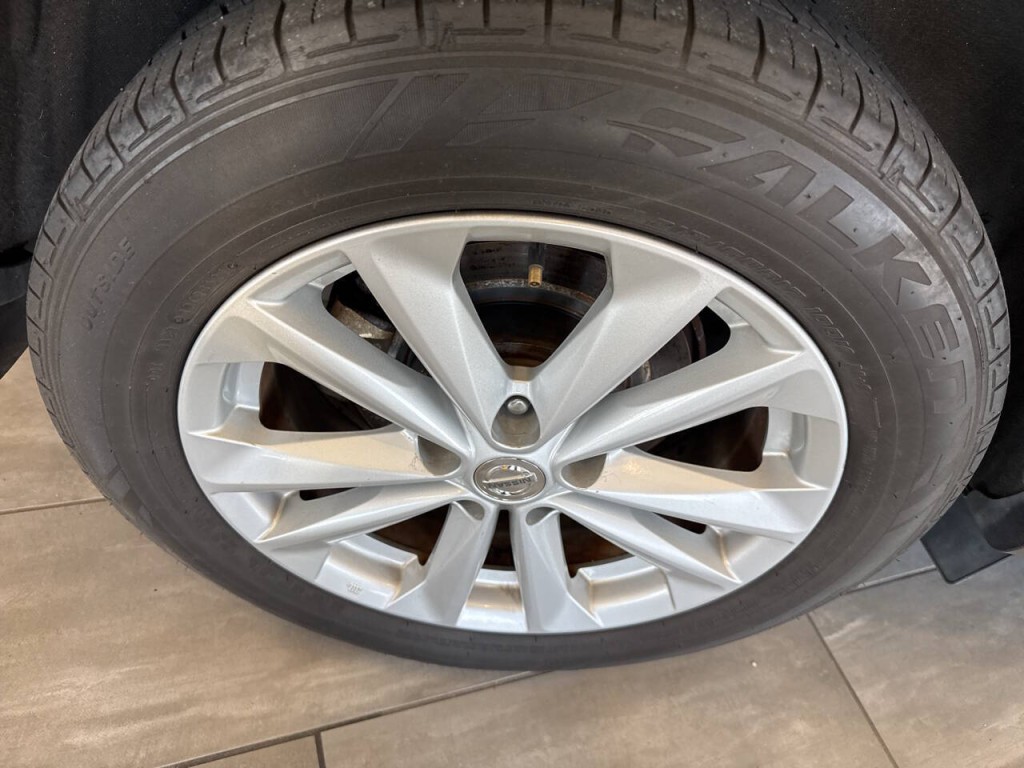 2017 Nissan Rogue Image 16