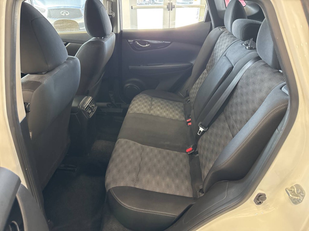 2017 Nissan Rogue Image 23