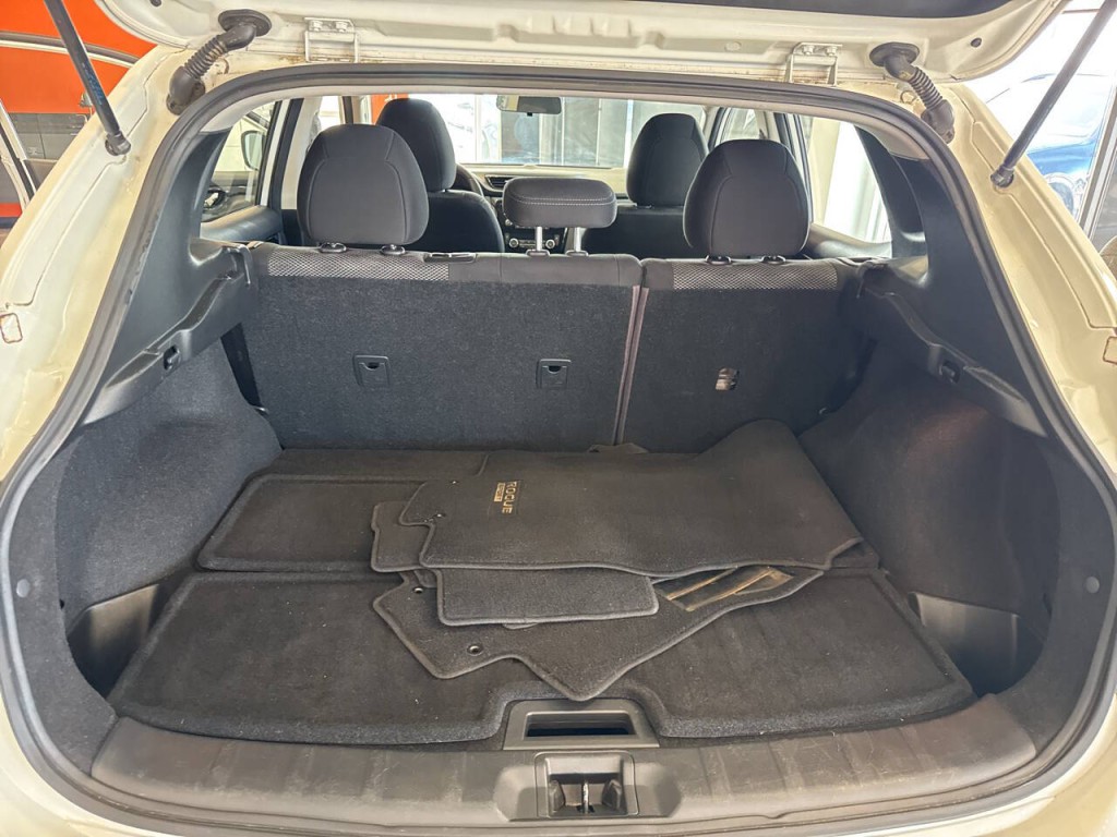 2017 Nissan Rogue Image 25