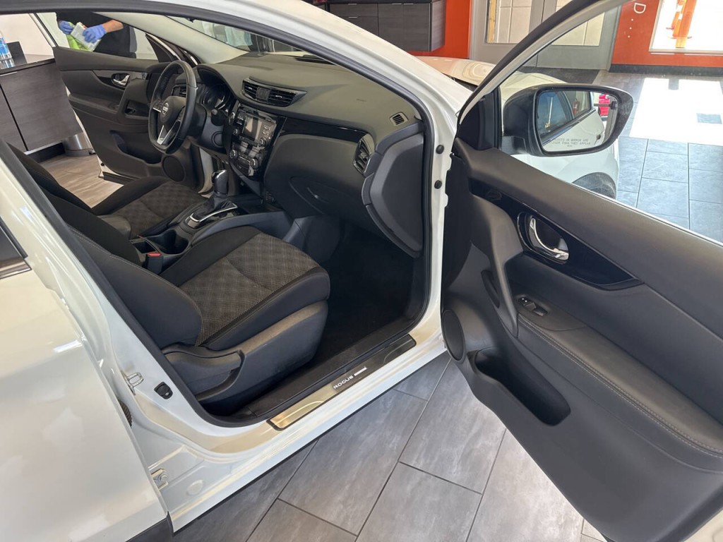 2017 Nissan Rogue Image 26