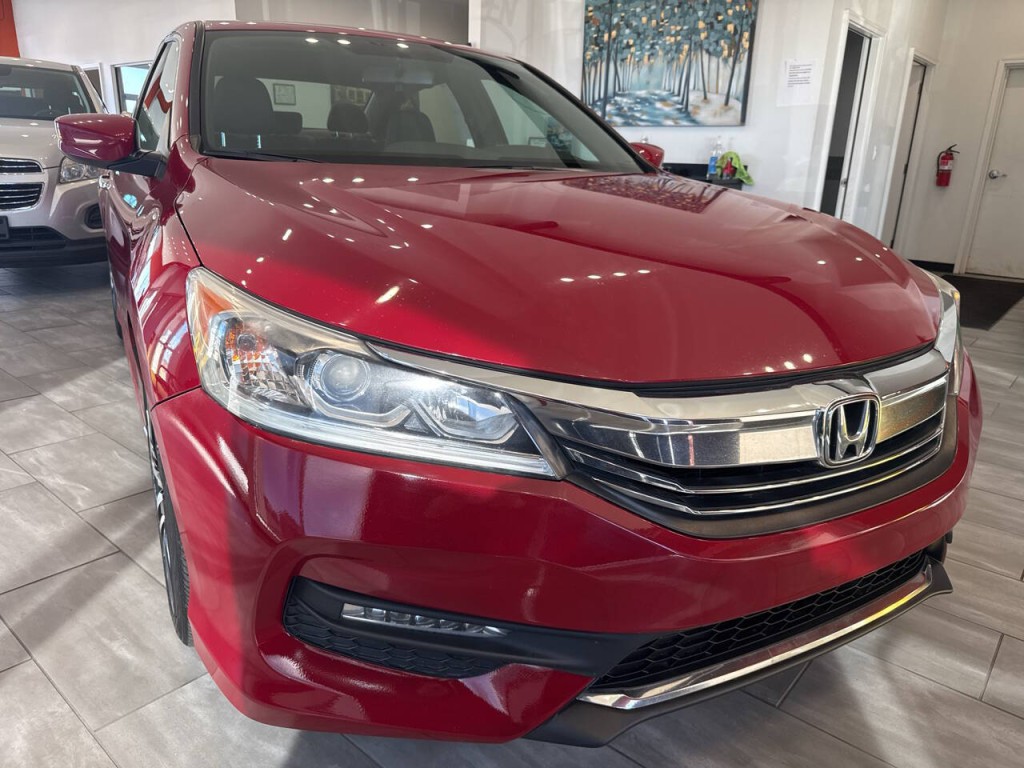 2017 Honda Accord Image 1