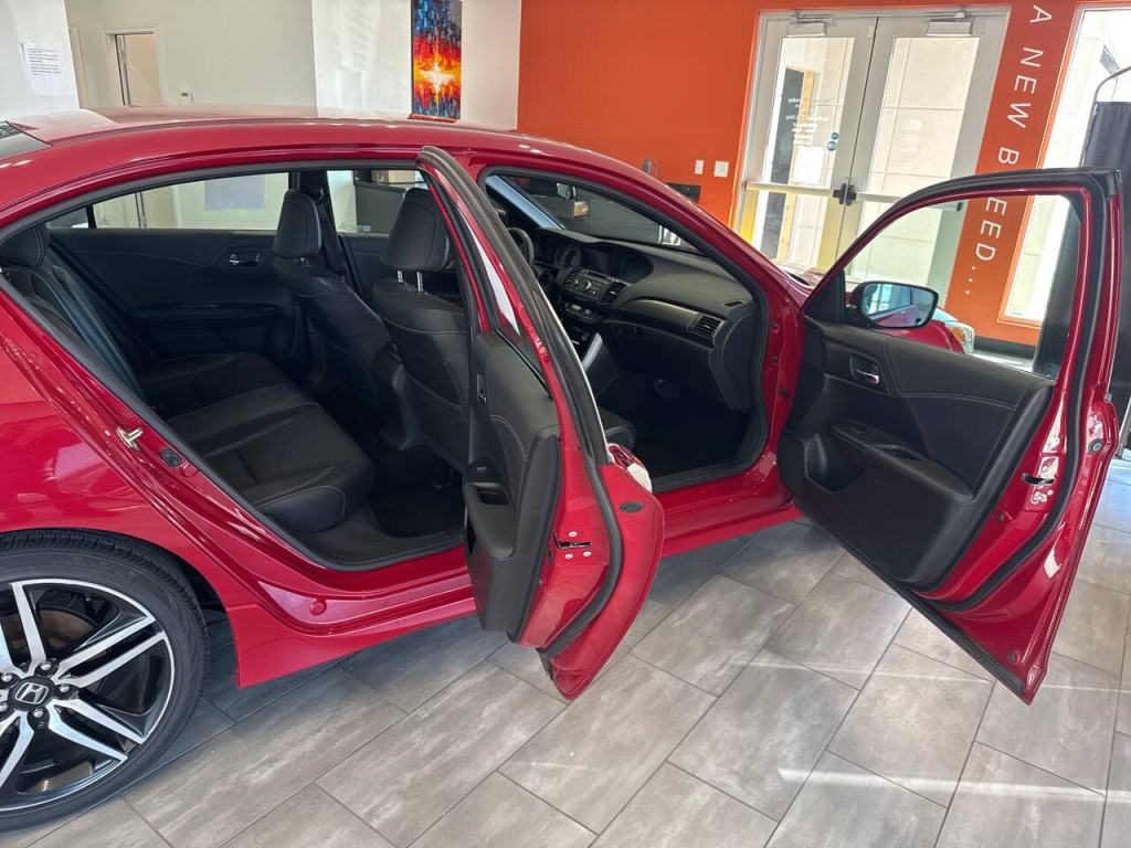 2017 Honda Accord Image 17