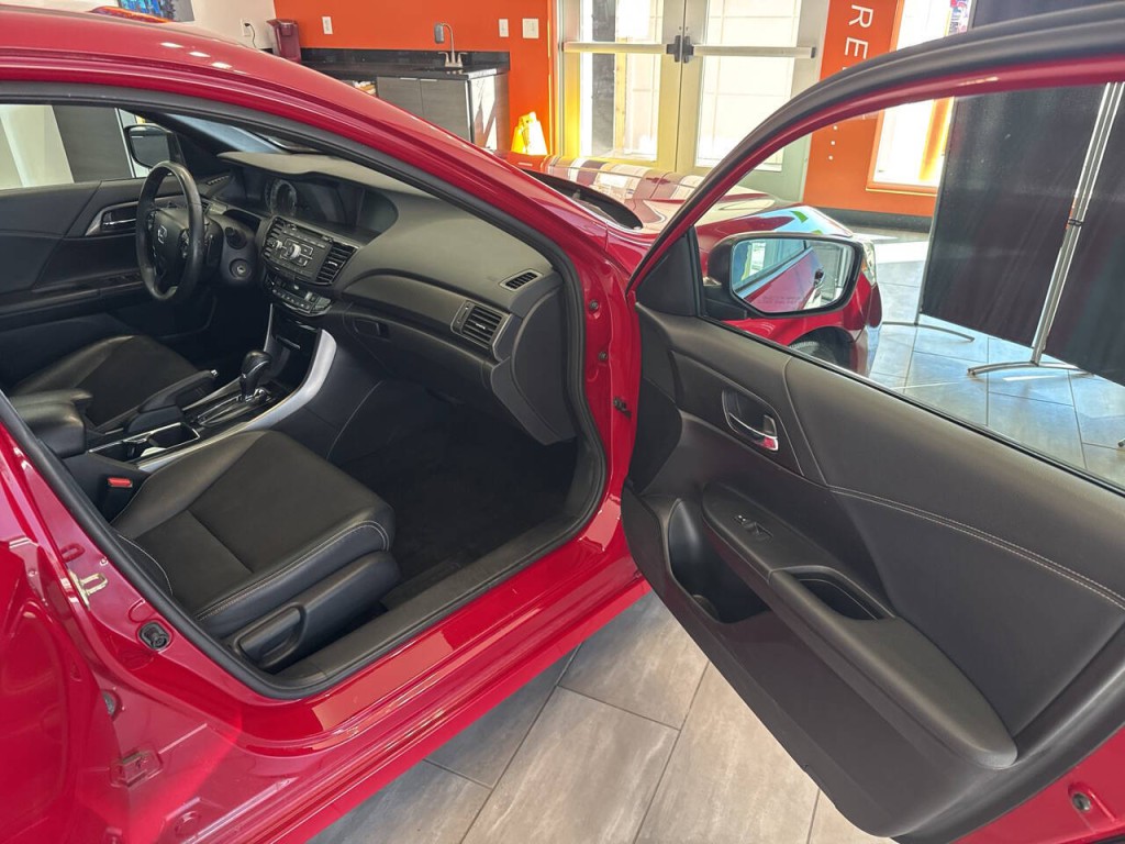 2017 Honda Accord Image 18