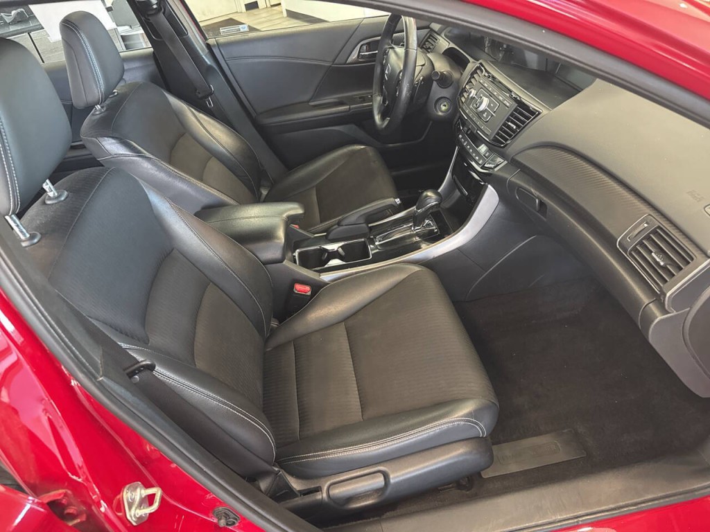 2017 Honda Accord Image 19